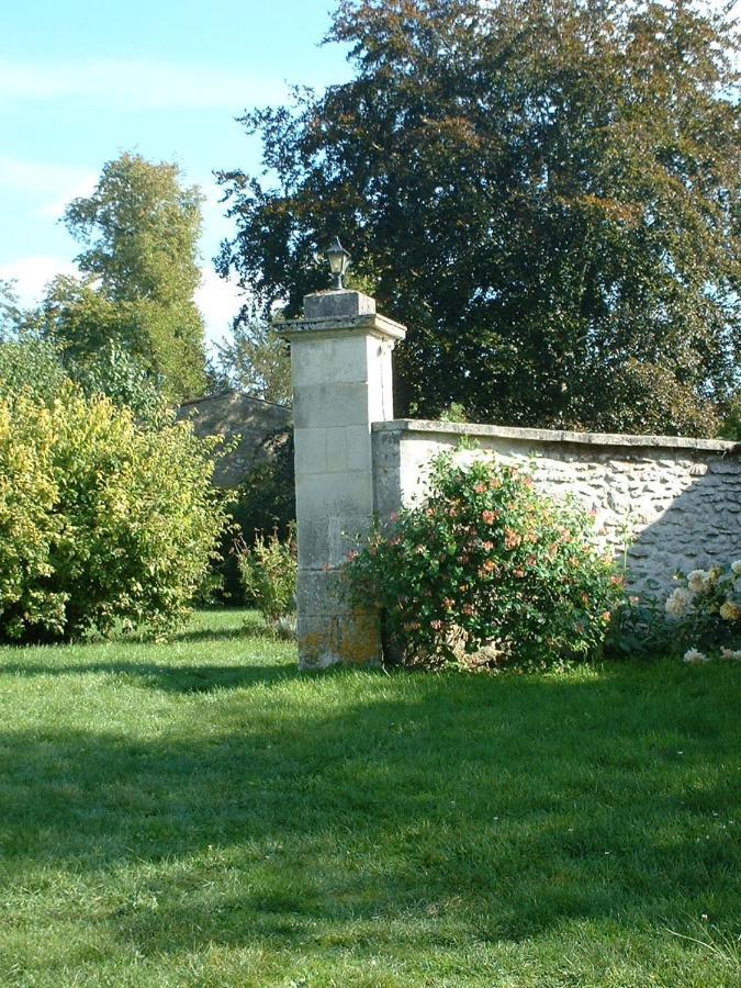 La Laiterie Du Logis Bed & Breakfast Chaniers Exterior foto